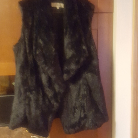 Faux rabbit fur vest - Picture 3 of 3